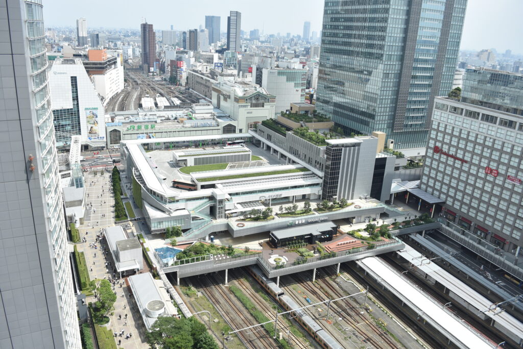 Japan auf 4 Rädern - alleine mit dem Rollstuhl durch Japan jr shinjuku miraina tower 1